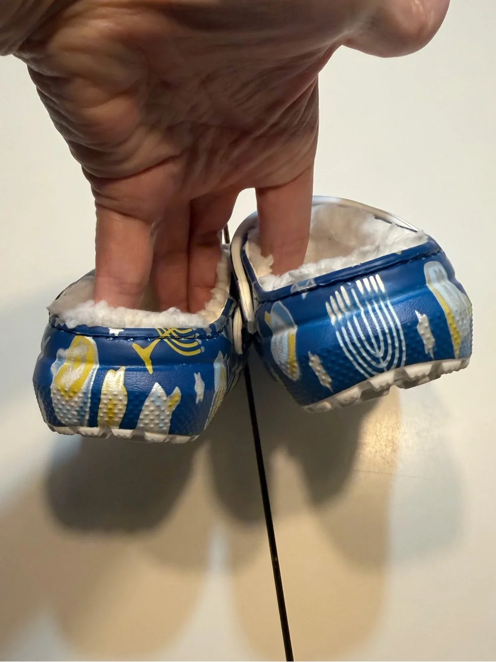 Crocs Kids' 7 Classic Lined Holiday Clogs Hanukkah blue plush white lining